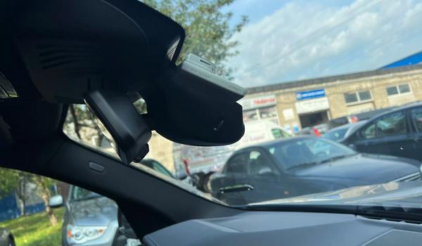redpower_dvr-bmw7_in_car